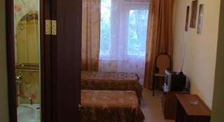 Гостиница Берег Астрахань Двухместный номер с 2 отдельными кроватями и ванной комнатой-1
